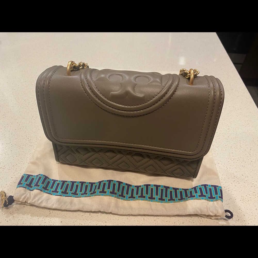 Tory Burch Fleming shoulder bag/crossbody in grey and gold with quilted leather